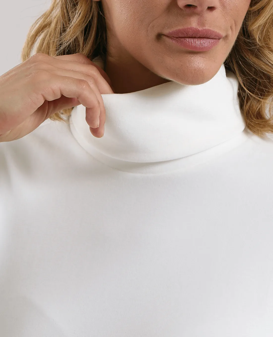 CHERVO Trentatre Thermal Fleece Turtleneck White