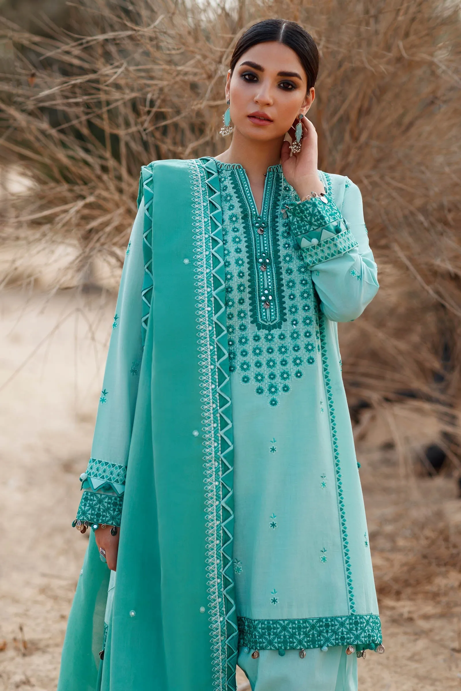 Zaha by Khadijah Shah Lawn Collection – FEZEH (ZL22-02 A)