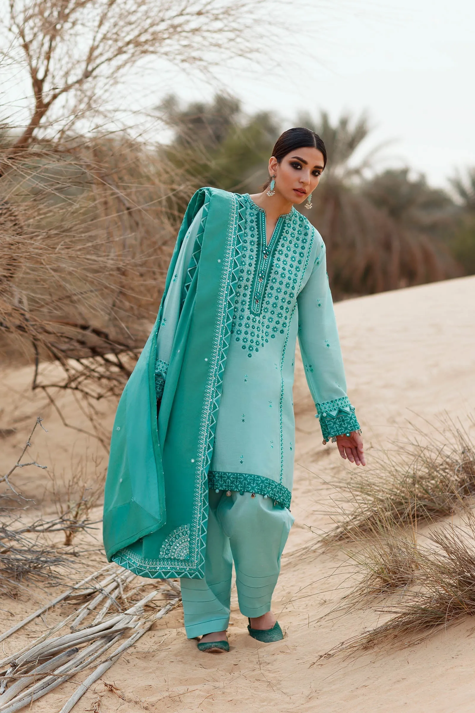 Zaha by Khadijah Shah Lawn Collection – FEZEH (ZL22-02 A)